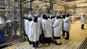 بازدید دانش آموزان از کارخانه رامک