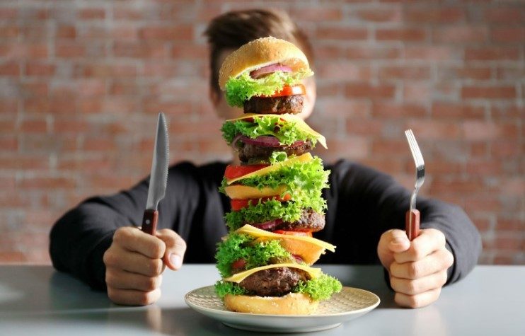 10 عادت غذایی اشتباه که سلامت ما را به خطر می‌اندازد