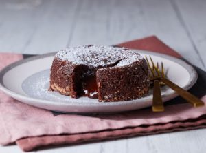 طرز تهیه لاوا کیک خانگی با فوت و فن قنادی