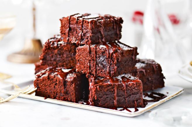 What is the difference between chocolate brownie and cake