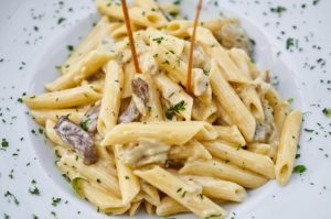 3 طرز تهیه سس آلفردو به روش رستورانی