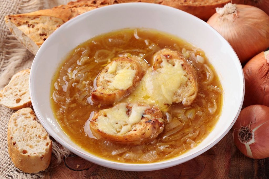 Homemade French Onion Soup Easy Delicious آشپزی سوپ پیاز فرانسوی: طعمی بی‌نظیر از سرزمین عشق