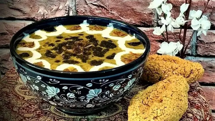 bowl-of-ash-tarkhineh-with-traditional-garnishes-yogurt-and-fried-onion