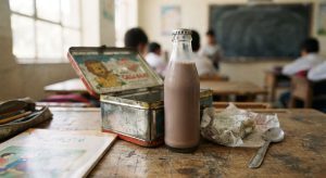 شیر کاکائو شیشه ای قدیمی